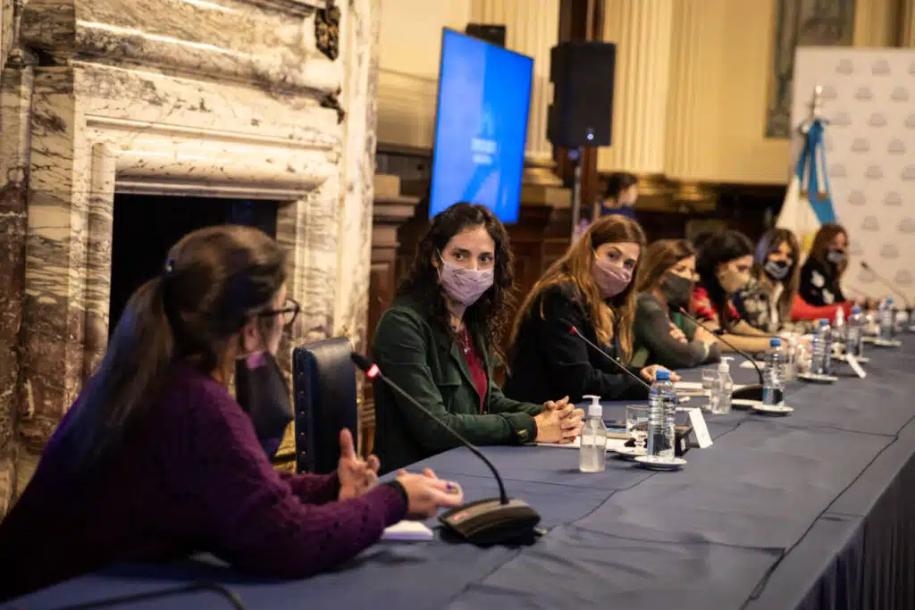 Feliz día: diputadas se comprometieron a tratar la media sanción que falta de la Ley de Equidad en medios de comunicación
