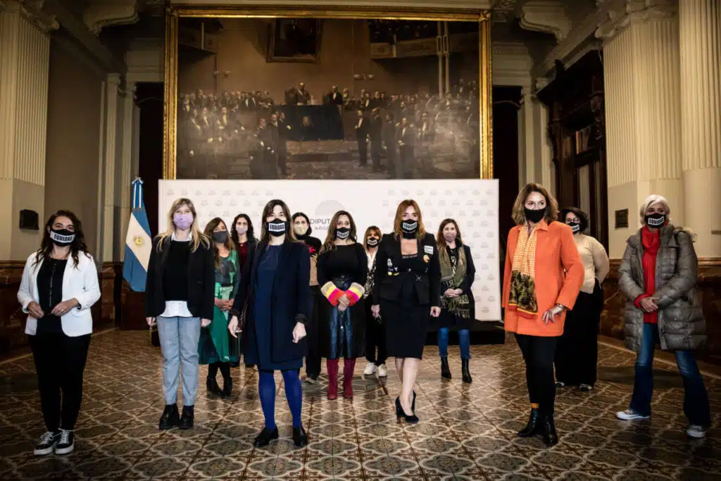 Feliz día: diputadas se comprometieron a tratar la media sanción que falta de la Ley de Equidad en medios de comunicación