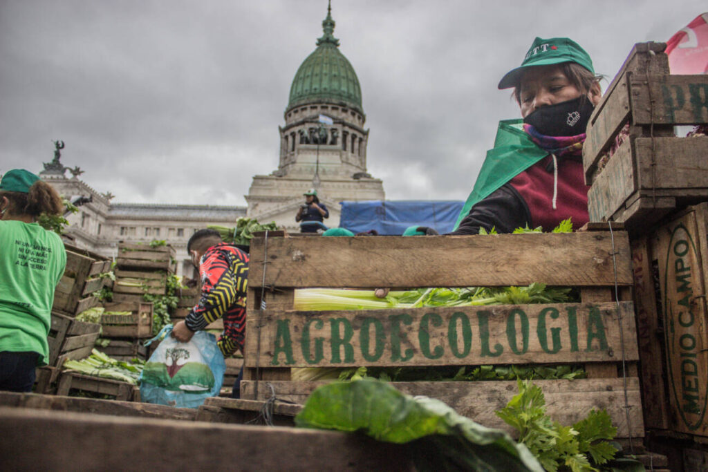Primavera con florazos y verdurazos en Congreso para que el acceso a la tierra sea ley