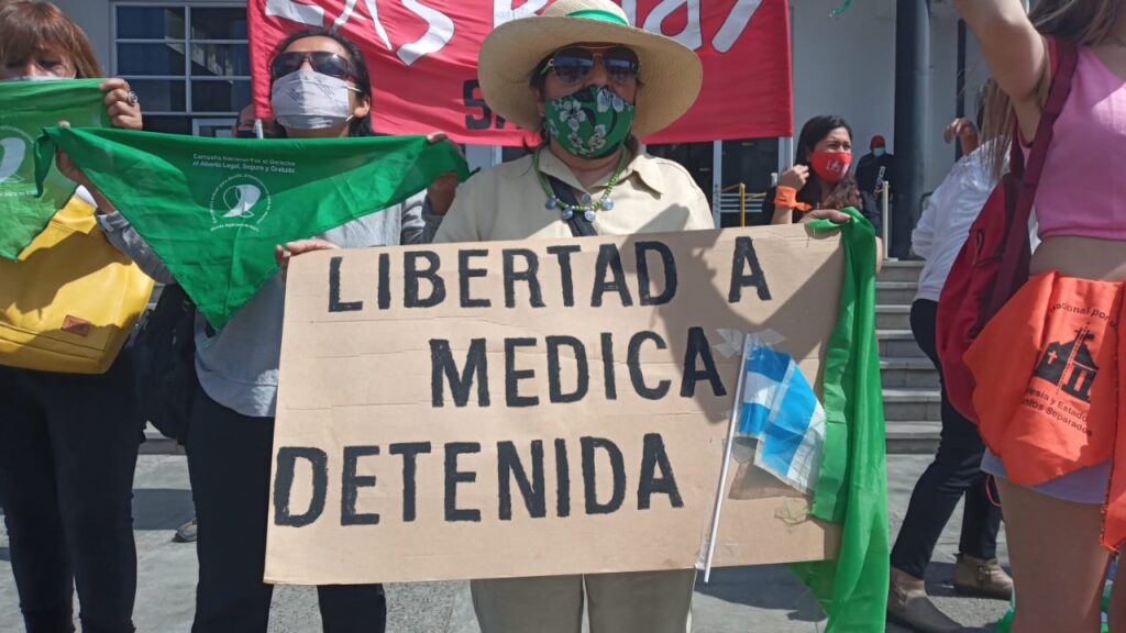 Aborto legal en Salta: hostigan y detienen a una médica por garantizar derechos