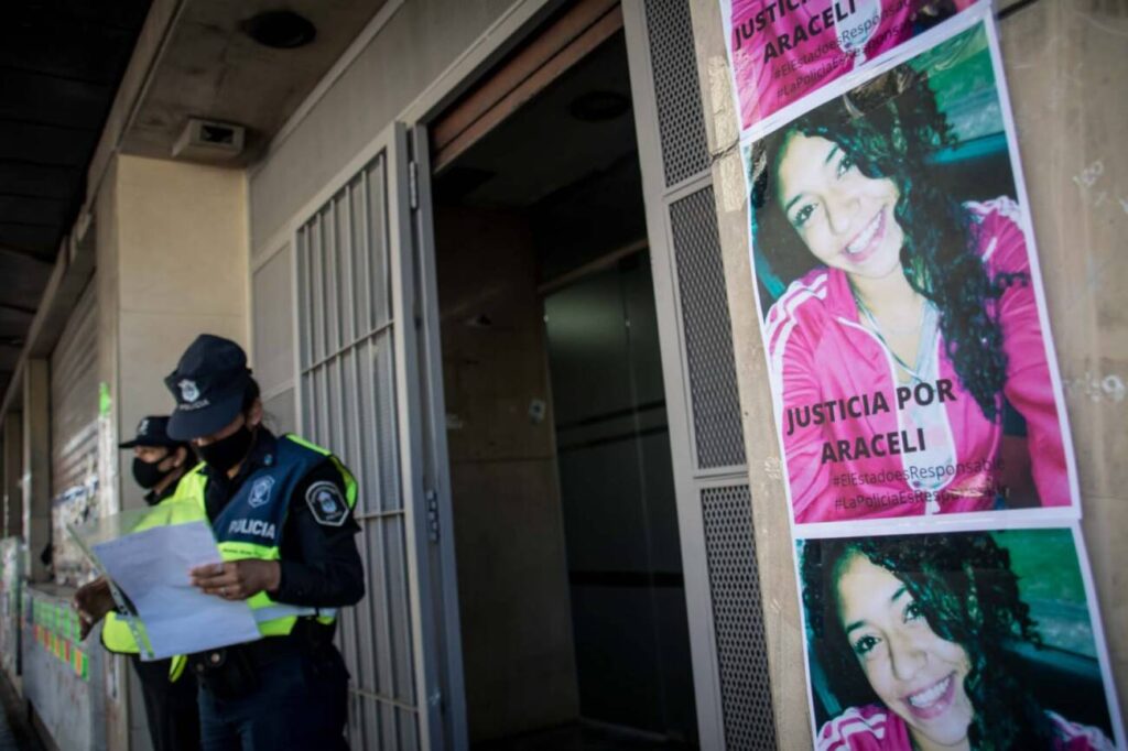 Piden perpetua para tres acusados por el femicidio de Araceli Fulles: crónica desde el recinto