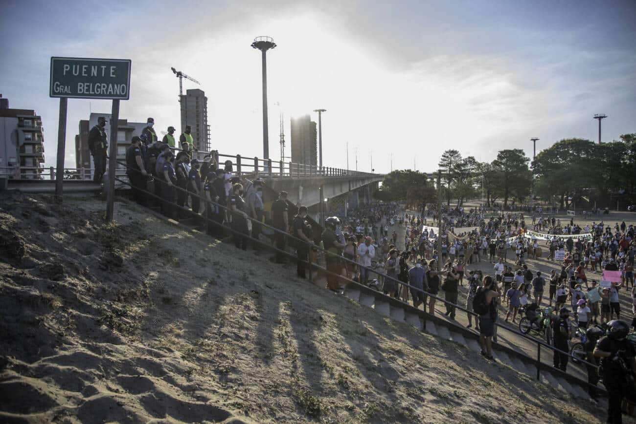 “Nunca más gobiernos ecocidas”: puentazo en Corrientes para exigir ley de humedales ya