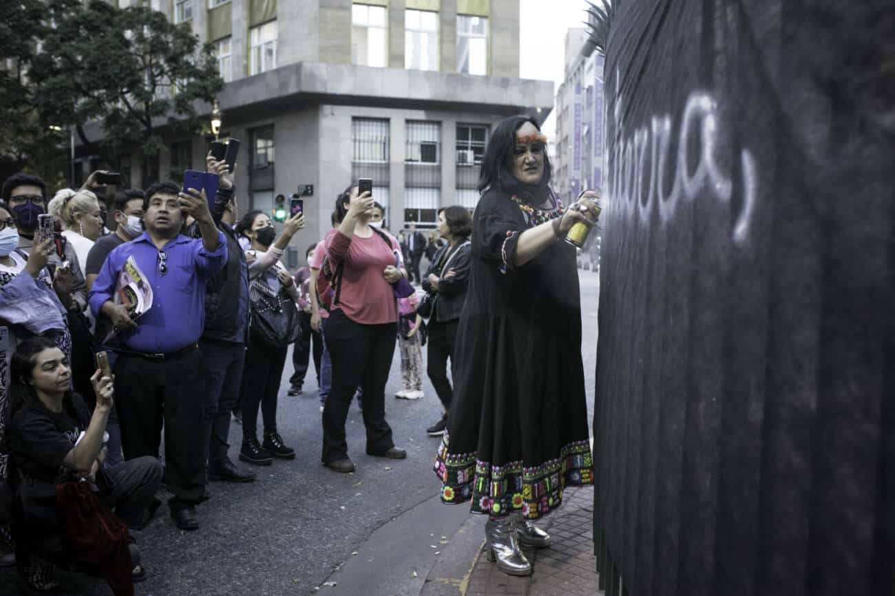 “La lucha social y la calle son los lugares de producción de pensamiento”: María Galindo presentó Feminismo Bastardo en la Manzana de las Luces