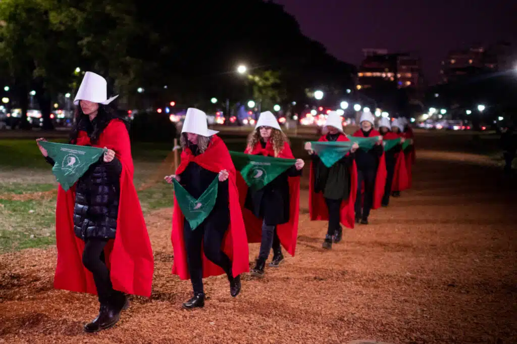 Las Criadas: acción ante la Embajada norteamericana en defensa del derecho al aborto