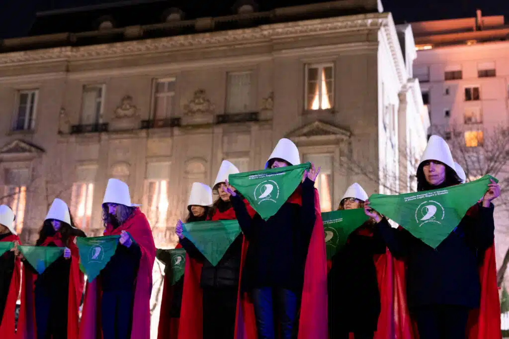 Las Criadas: acción ante la Embajada norteamericana en defensa del derecho al aborto