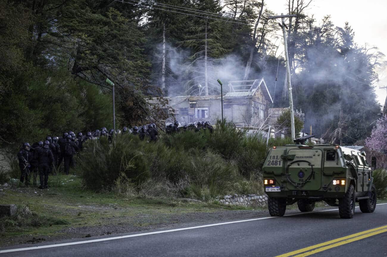 Represión en Villa Mascardi contra la comunidad mapuche: “¿Querías tierra? Comé tierra, india de mierda”