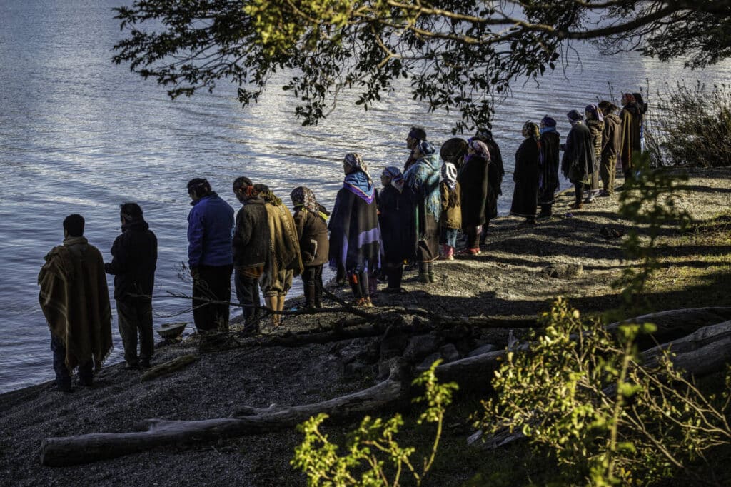 Ceremonia en Villa Mascardi: crónica del ritual mapuche en apoyo a la comunidad Lafken Winkul Mapu