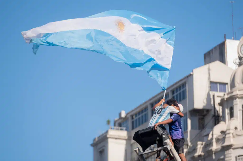 La multitud y la Selección hicieron historia: el desconcierto mediático y político ante la marea de autogestión en la calle