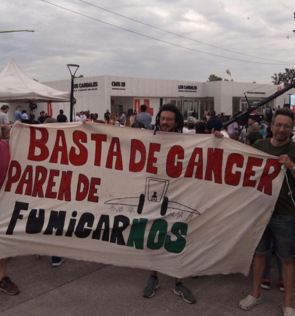Argentina 2023: cuatro detenidos por mostrar la bandera “Basta de cáncer” ante el Presidente durante la inauguración de un hospital
