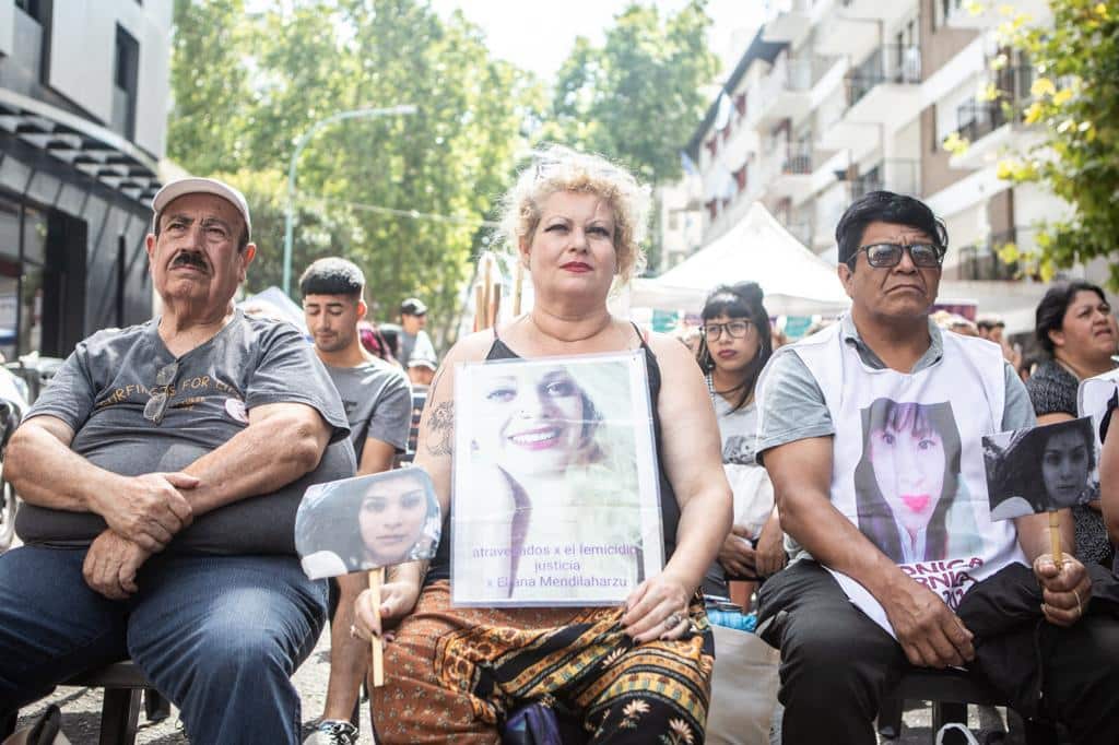 Fue femicidio: en atento silencio y durante 5 horas cientos de personas escucharon el pedido de perpetua para los imputados por el crimen de Lucía