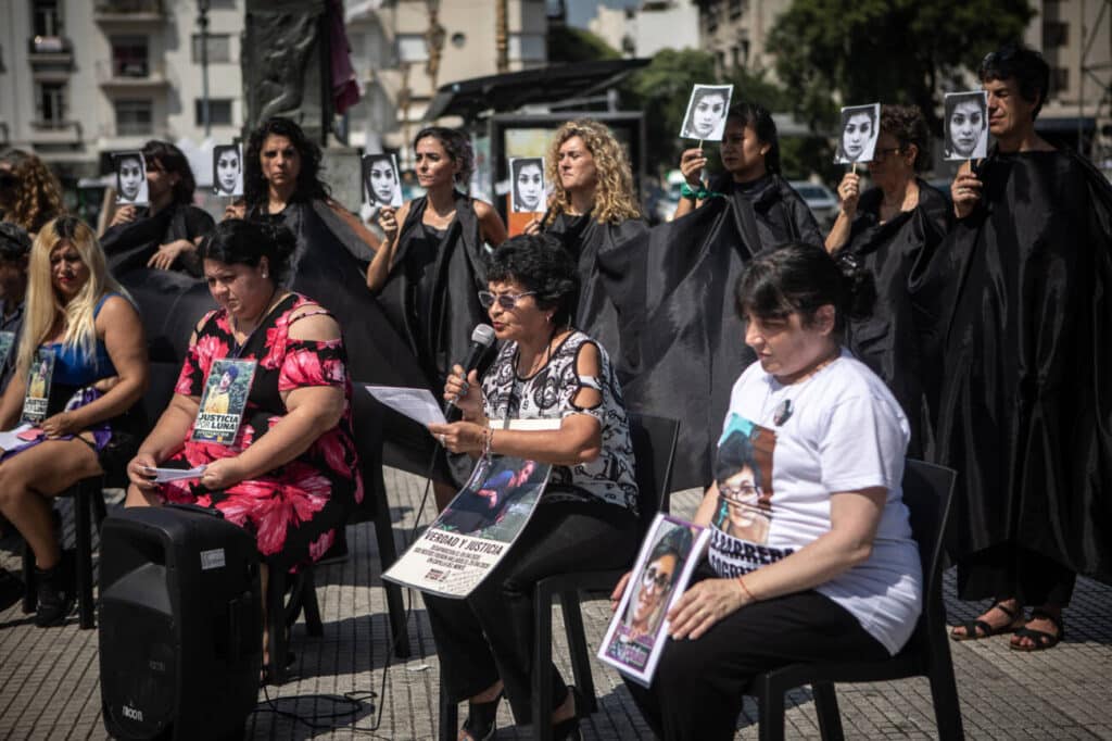 8M: la acción de Familias Víctimas de Femicidios frente al Congreso