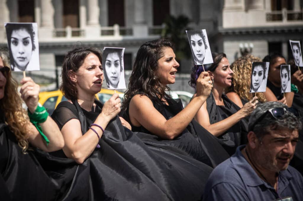 8M: la acción de Familias Víctimas de Femicidios frente al Congreso