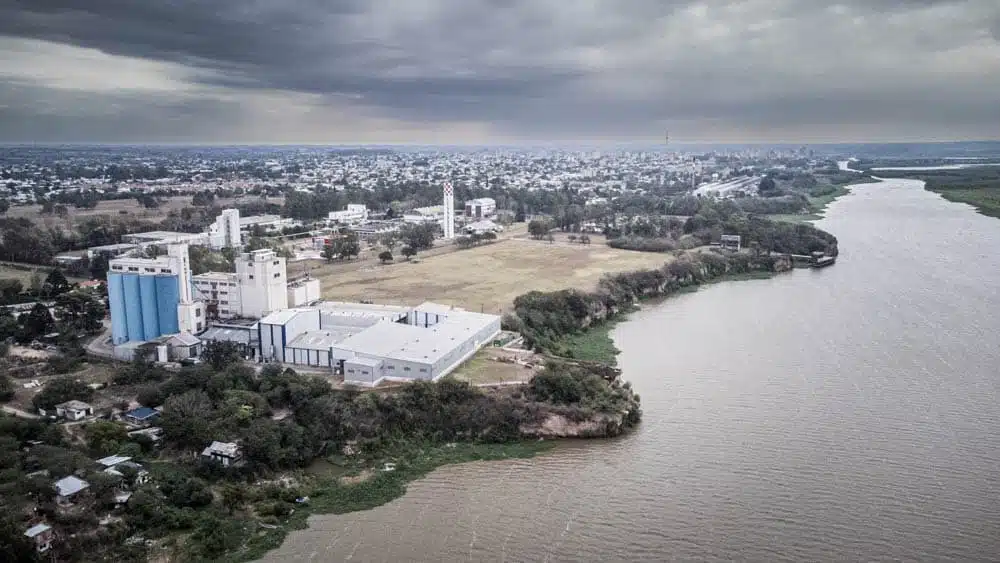 Atanor: condena confirmada por “daño irreversible” al río Paraná y contaminación de aire, suelo y agua con agrotóxicos