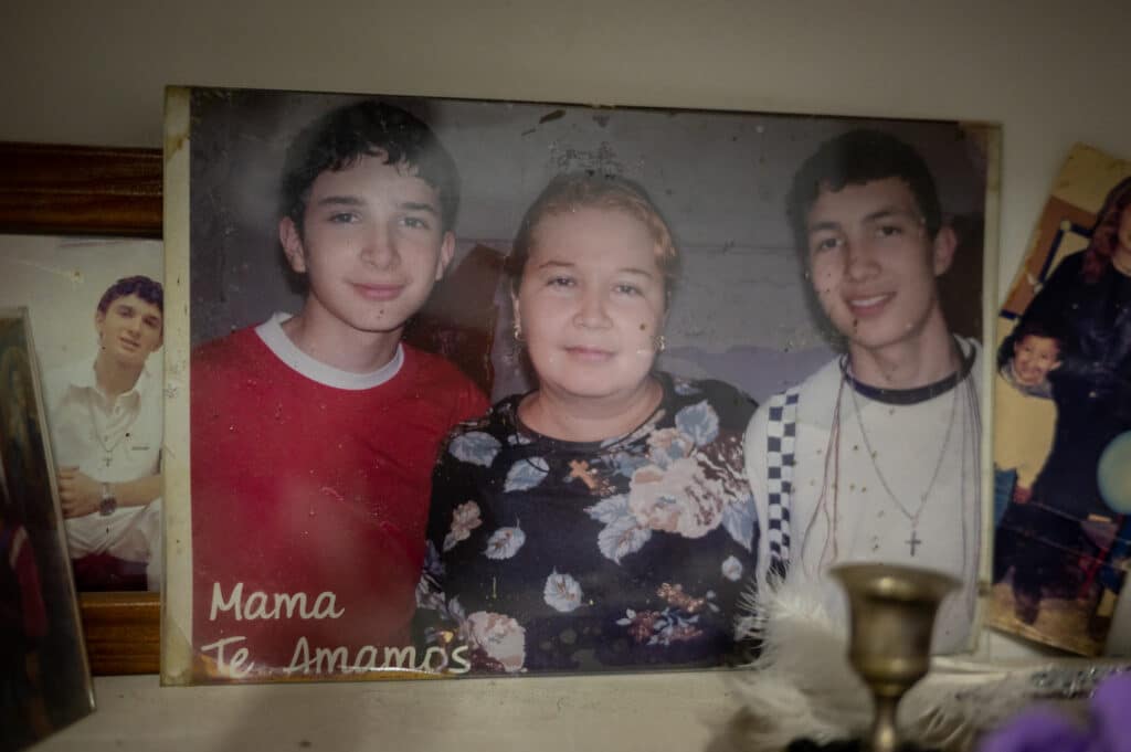Griselda Blanco, víctima de femicidio. Foto familiar junto a sus hijos.
