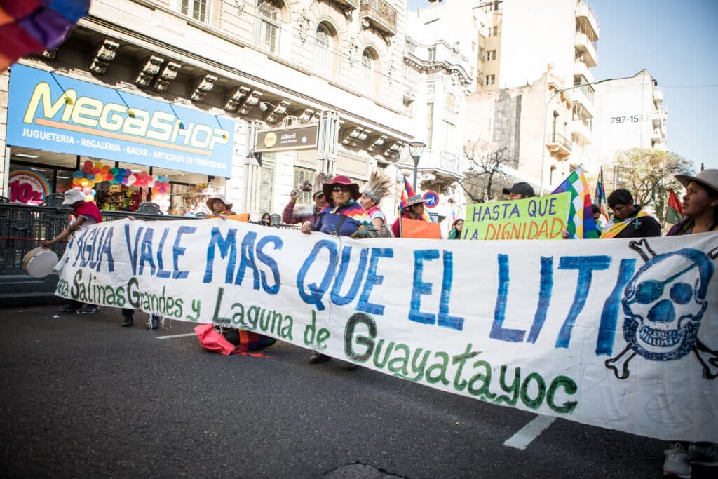 Cumple un mes en Buenos Aires el Tercer Malón de la Paz y el gobierno crea una comisión investigadora por los abusos en Jujuy