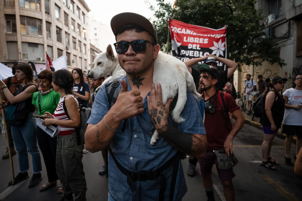 Marcha de la Gorra en Córdoba, y la norma contra “aglomeraciones de más de tres personas”