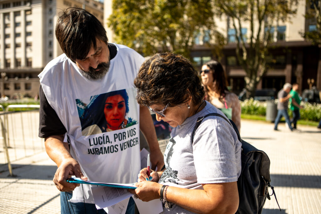 “Un genocidio por goteo”: el informe en Plaza de Mayo de Familias Sobrevivientes de Femicidios