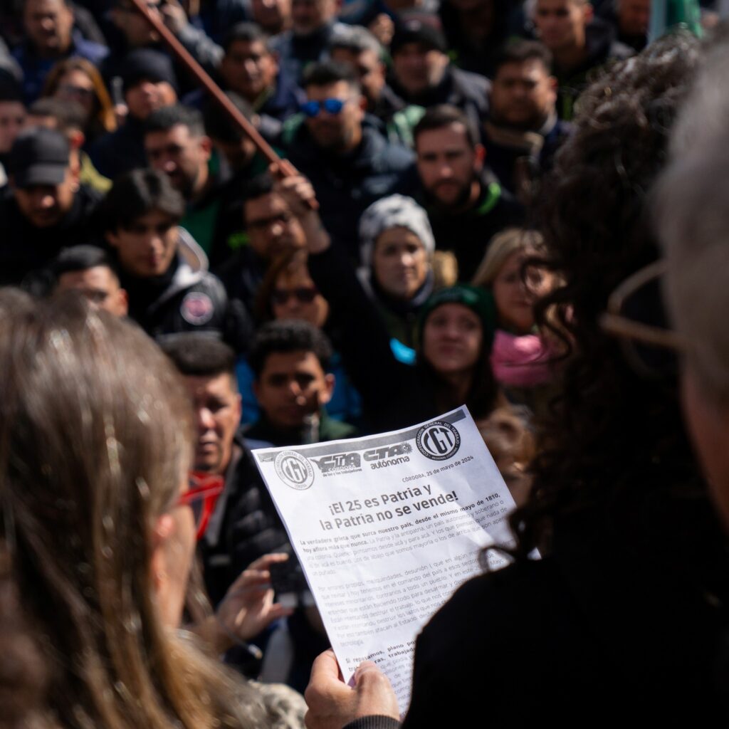 25 de Mayo: dos actos en Córdoba, entre la libertad, la represión y una plaza semi vacía