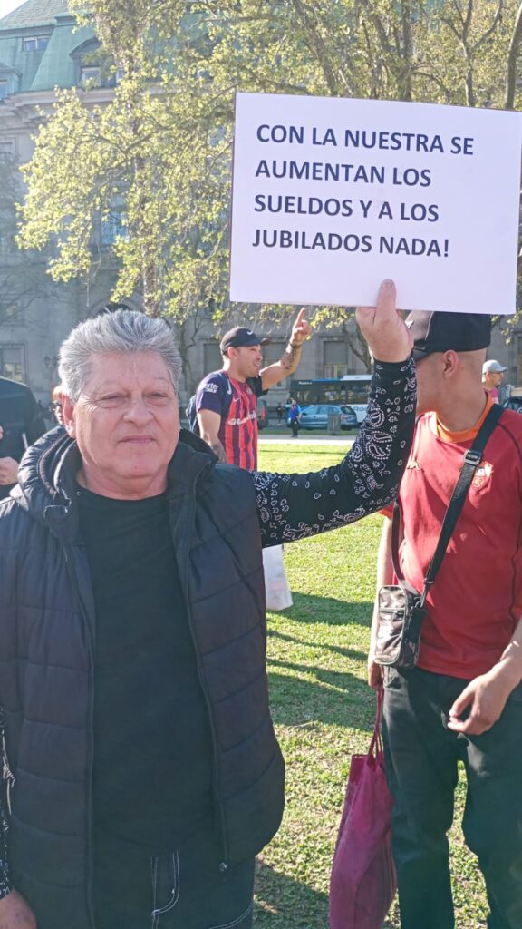 El Día del Jubilado, entre comer y comprar la medicación