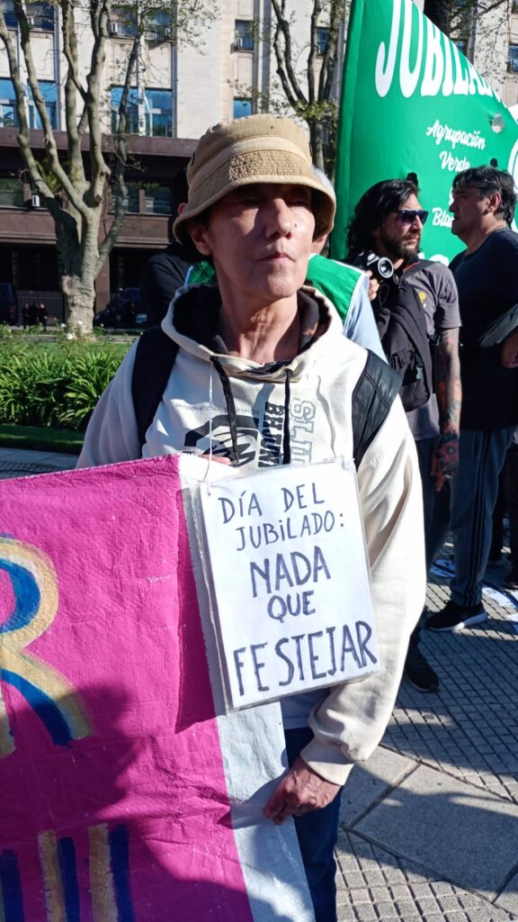 El Día del Jubilado, entre comer y comprar la medicación