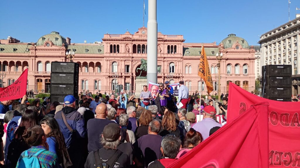 El Día del Jubilado, entre comer y comprar la medicación