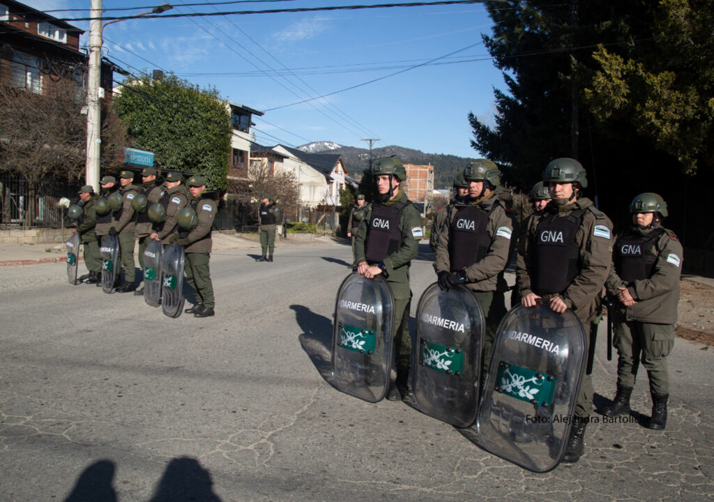 Comenzó un vergonzoso juicio a 7 mujeres de la comunidad mapuche Lafken Winkul Mapu: “La condena está escrita de antemano”  