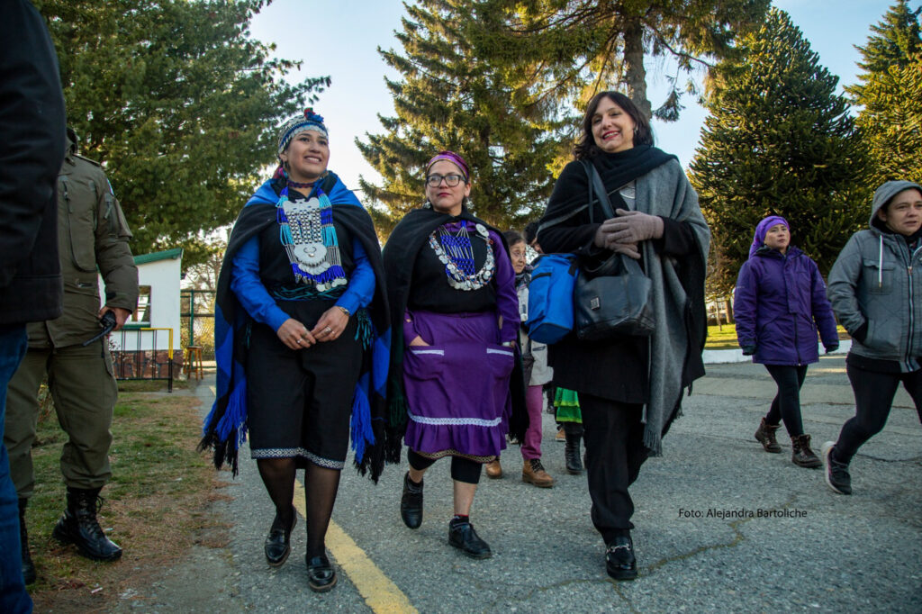 Comenzó un vergonzoso juicio a 7 mujeres de la comunidad mapuche Lafken Winkul Mapu: “La condena está escrita de antemano”  