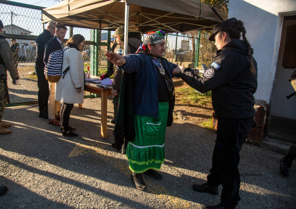 Comenzó un vergonzoso juicio a 7 mujeres de la comunidad mapuche Lafken Winkul Mapu: “La condena está escrita de antemano”  