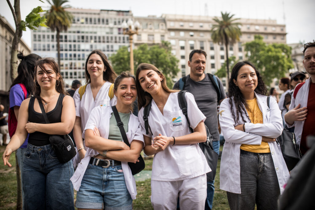 Más de 100 clases públicas en Plaza de Mayo: una lección política