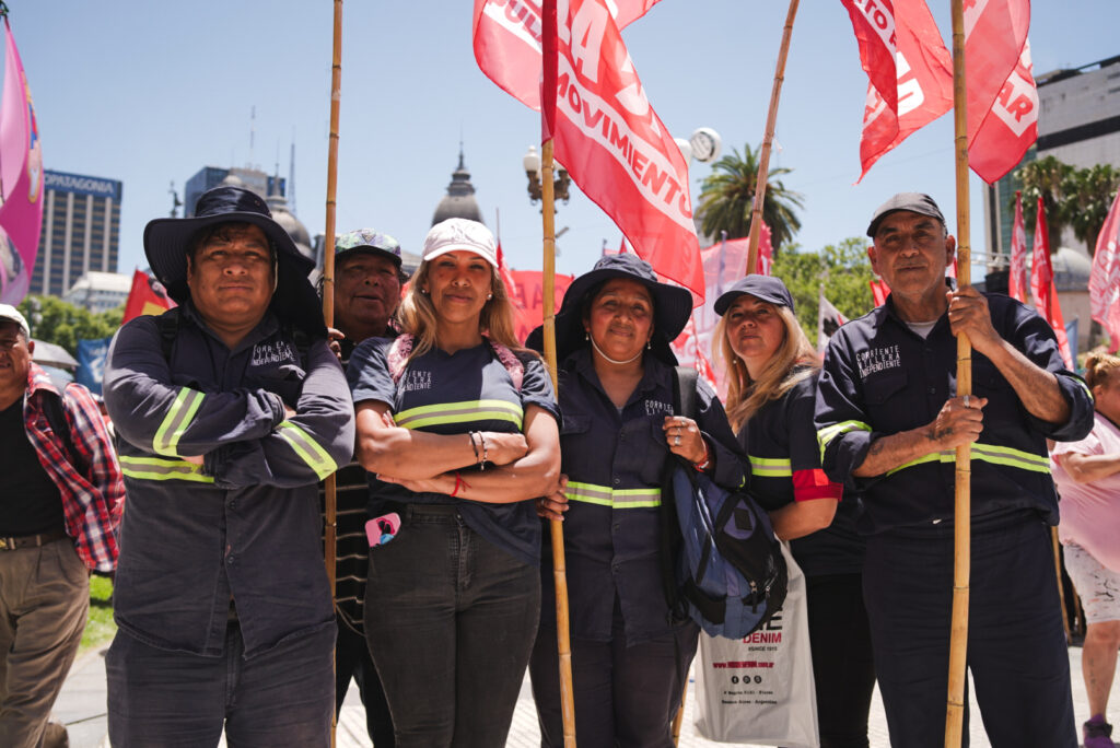 Un acto y tres rondas en Plaza de Mayo: ¿qué es resistir?