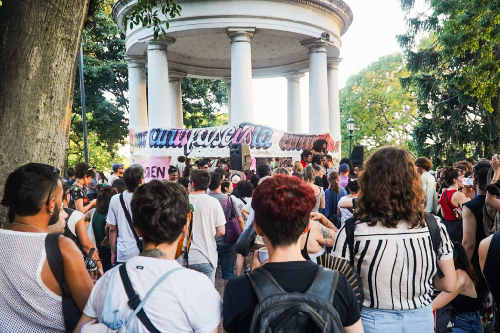 Un fuego que arde y una asamblea que crece