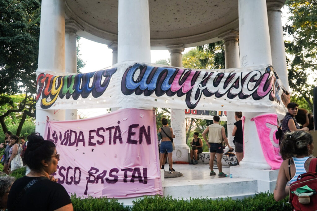 Un fuego que arde y una asamblea que crece