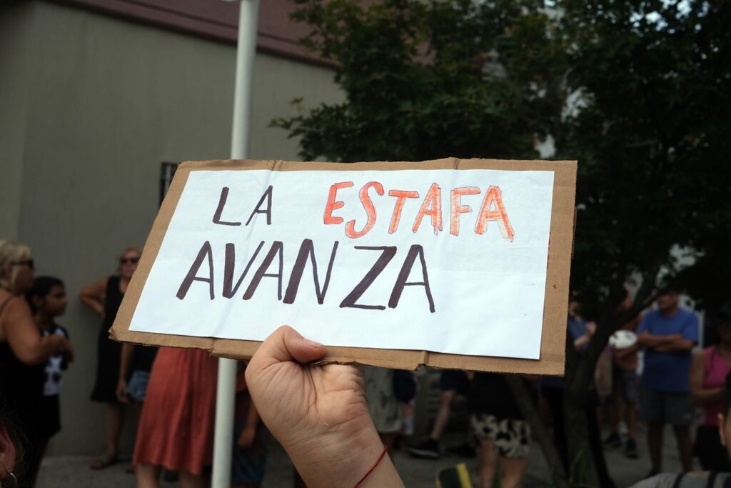 Frente a la estafa, asamblea