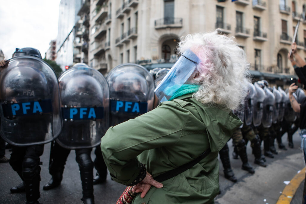 Hinchadas y jubilados versus violencia estatal: La represión, el aguante y los partidos que se vienen