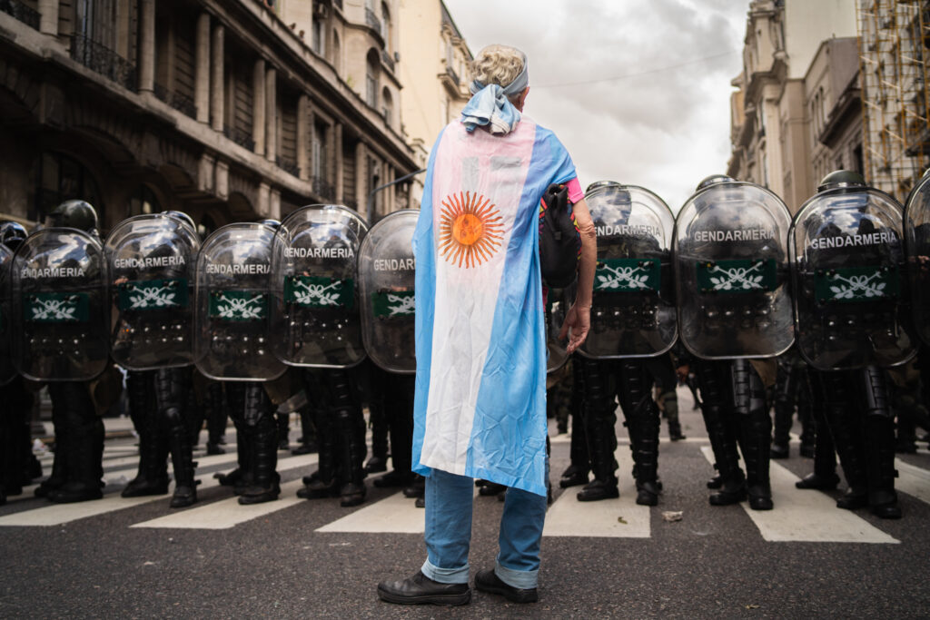 Hinchadas y jubilados versus violencia estatal: La represión, el aguante y los partidos que se vienen