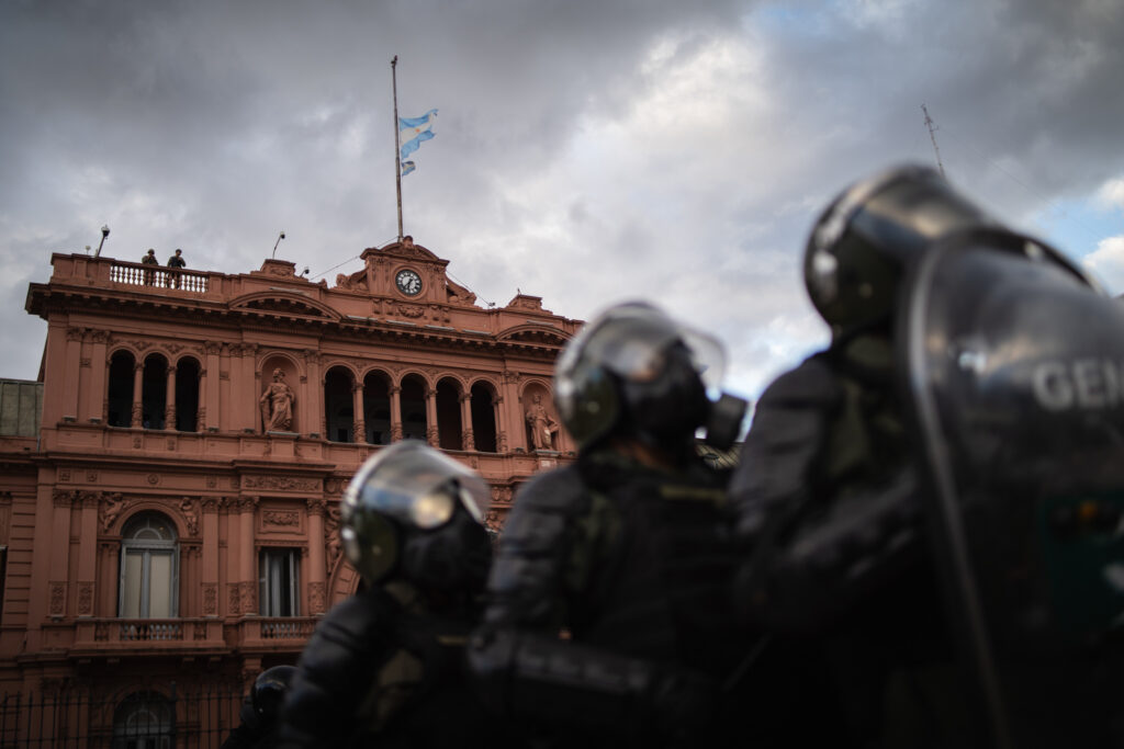 Hinchadas y jubilados versus violencia estatal: La represión, el aguante y los partidos que se vienen