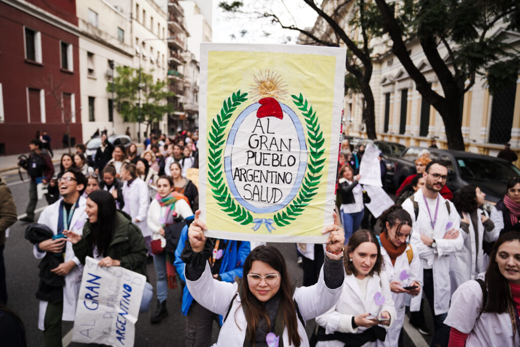 Al gran pueblo argentino, ¿salud?