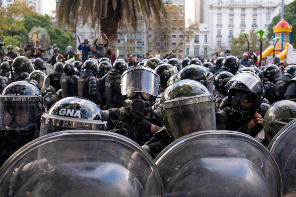 Jubilados + científicos: la gente que no se guarda en el colchón