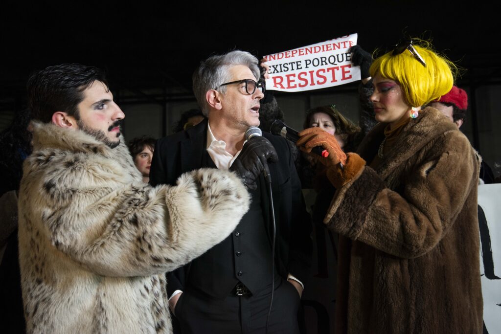 La Alfombra Negra: artistas en defensa del Instituto Nacional del Teatro