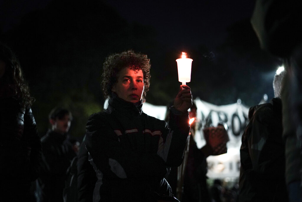 Educación: ADN y velas para resistir en la calle