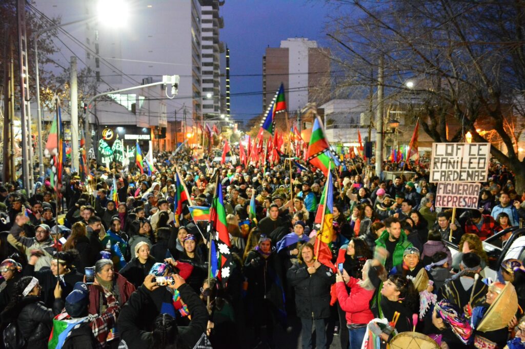 Mapuches en Neuquén: 10.000 personas movilizadas contra la represión y en apoyo a las comunidades originarias