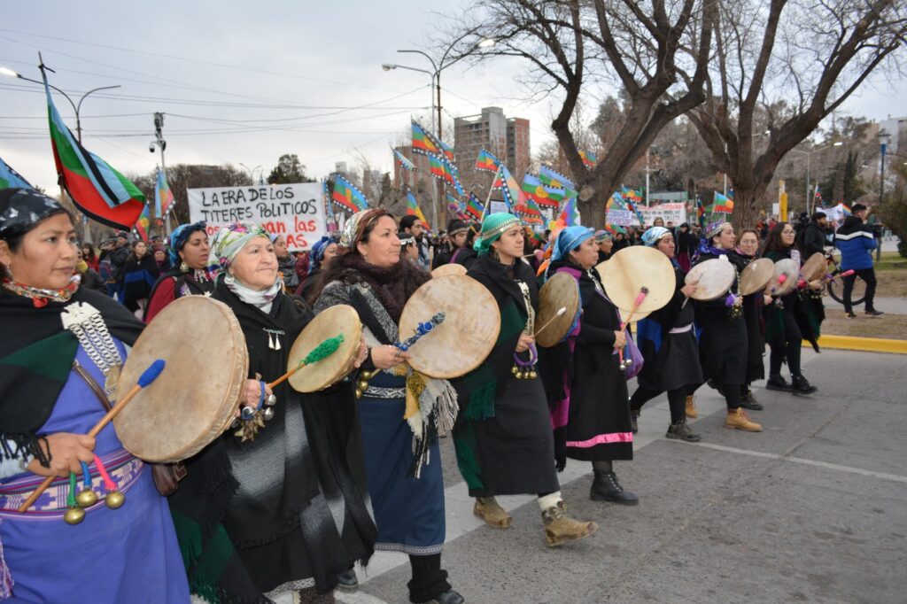 Mapuches en Neuquén: 10.000 personas movilizadas contra la represión y en apoyo a las comunidades originarias