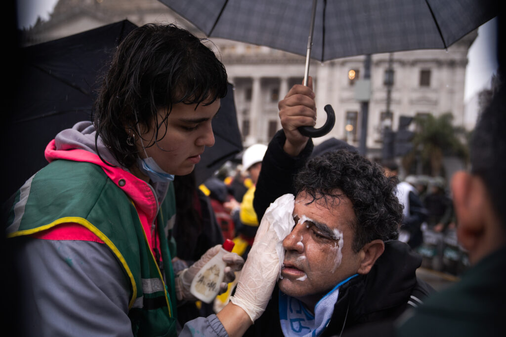 Llueva o truene: otro miércoles de gases, coreografía y resistencia