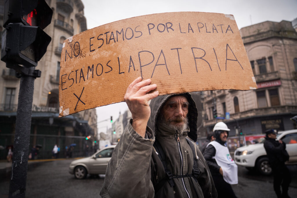 Llueva o truene: otro miércoles de gases, coreografía y resistencia