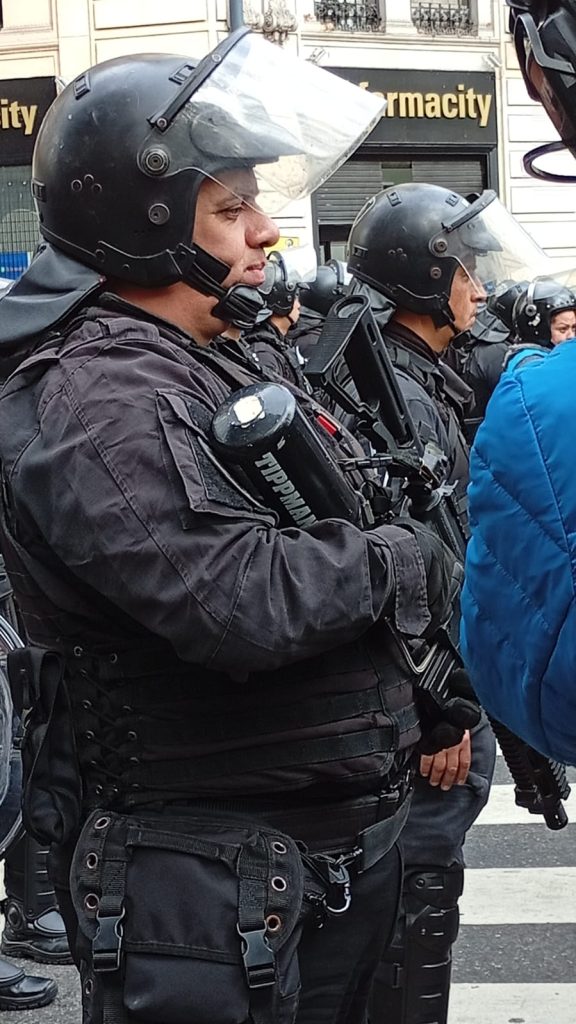 Pegarle al mensajero