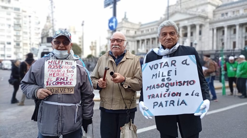 Marcha de jubilados: lo que une el espanto