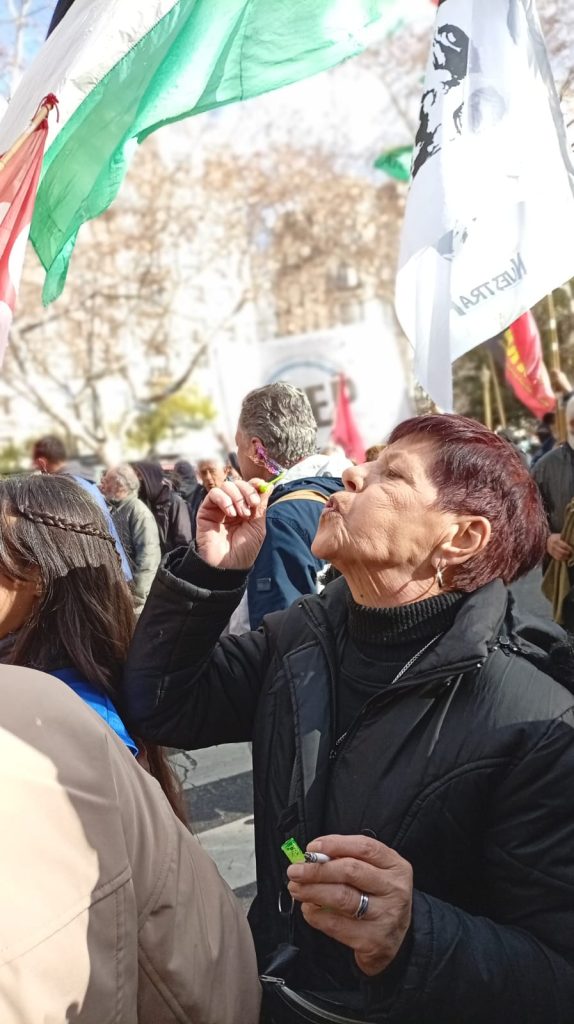 Marcha de jubilados: lo que une el espanto