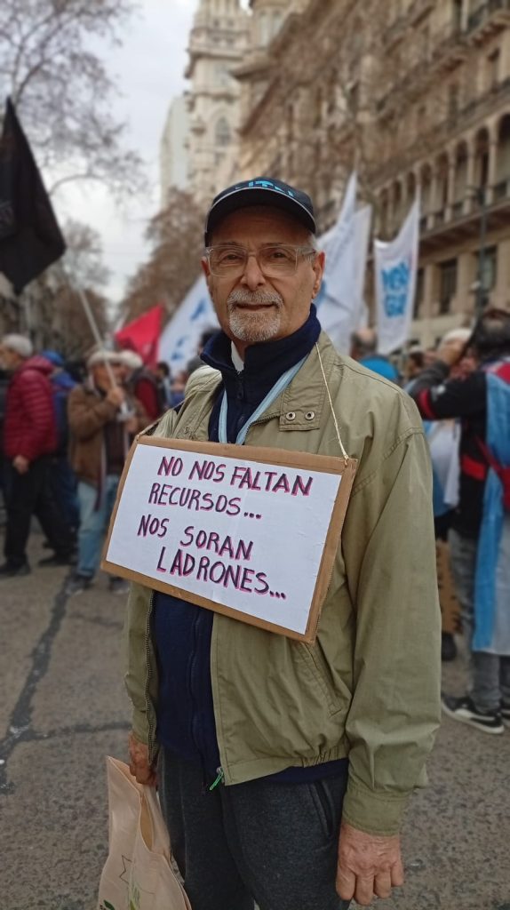 Pegarle al mensajero