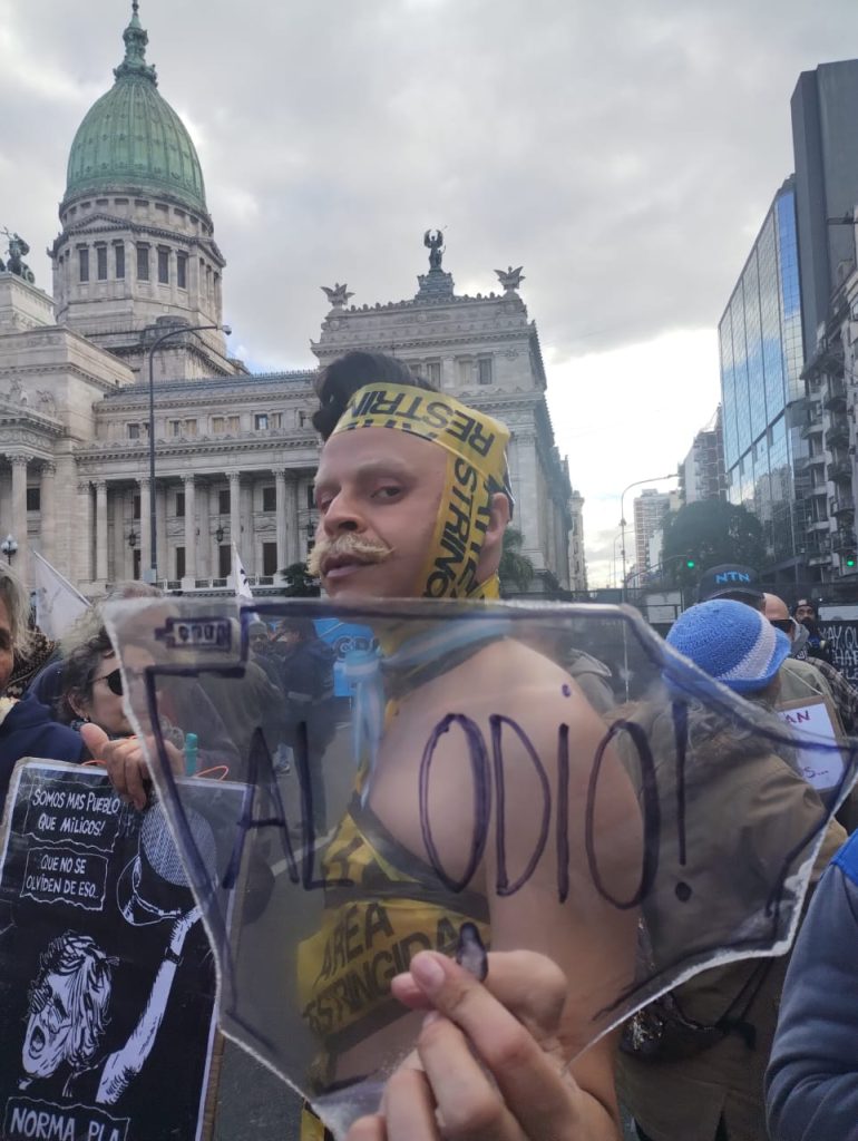 Marcha de jubilados: lo que une el espanto