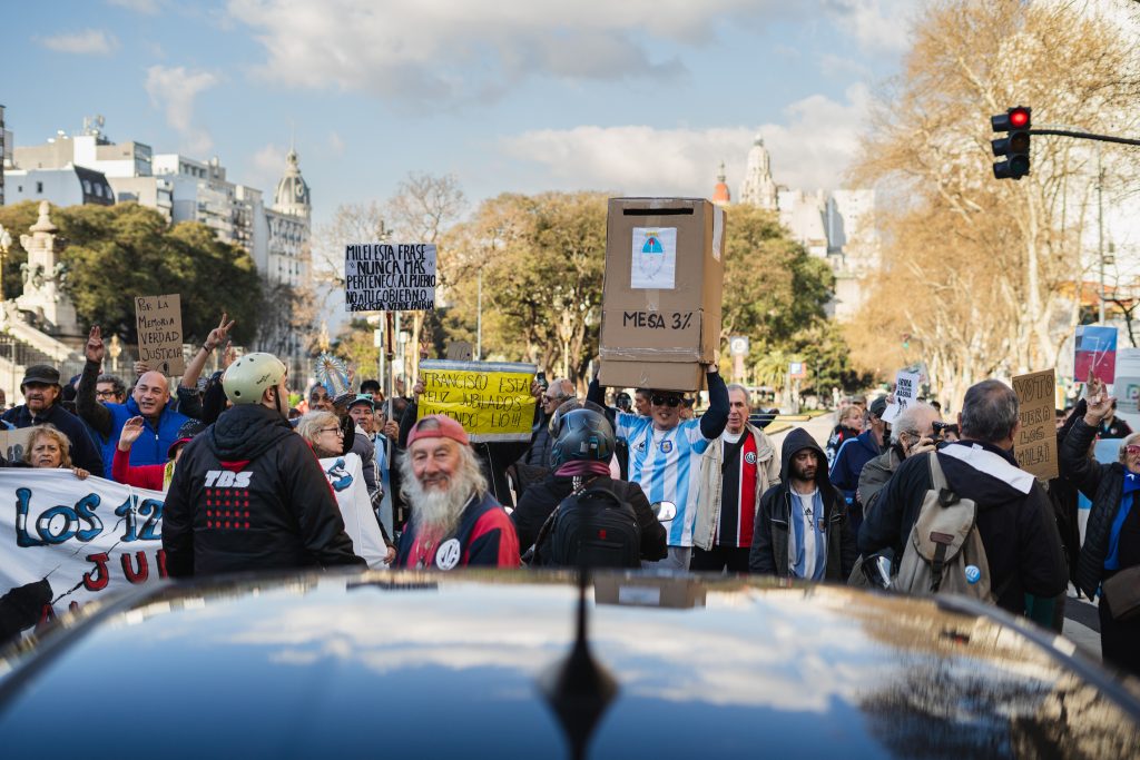 Marcha de jubilados: el arte de la rebeldía